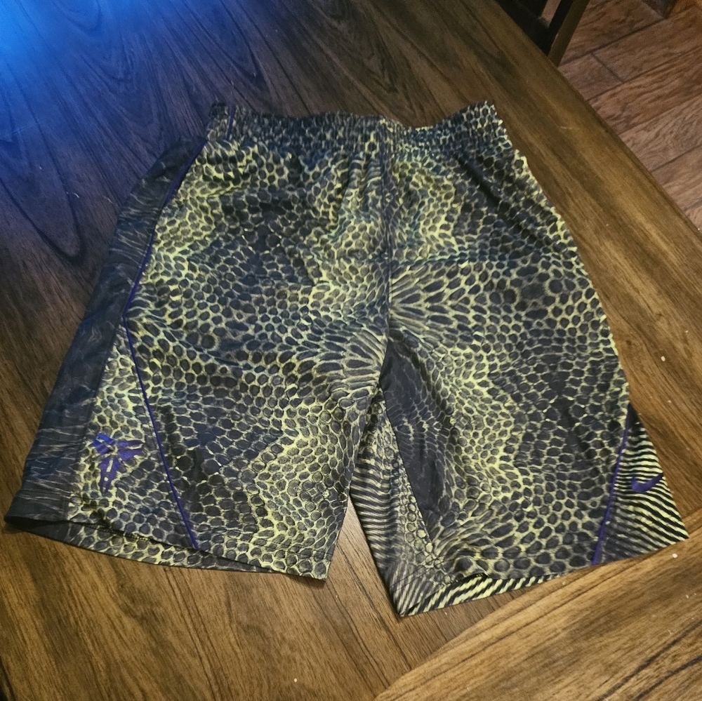 Nike Men's Black and Yellow Athletic Shorts